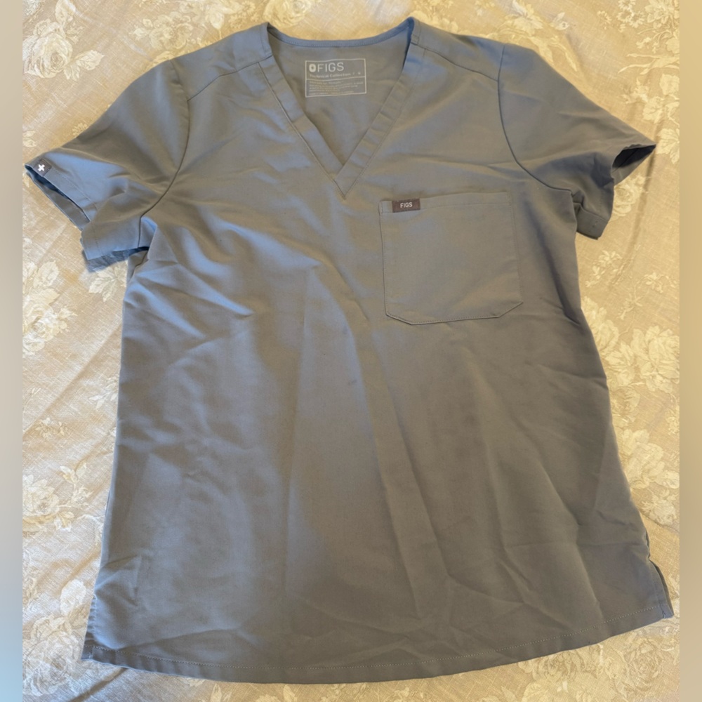Figs scrub top
